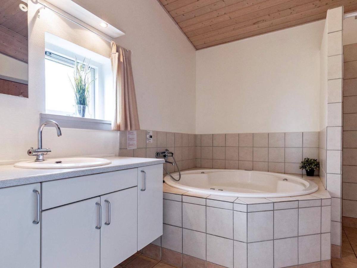 8 Person Holiday Home In Faaborg Eksteriør billede